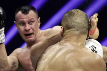 Badr Hari knock out tegen Arkadiusz Wrzosek tijdens Glory 78