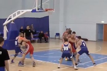 Grieken combineren blijkbaar worstelen en basketbal