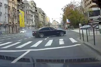 Doorgesnoven en zatte bestuurder vouwde BMW om paal tijdens achtervolging