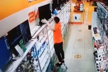 Nope, deze knakker gaat geen werknemer van de week worden