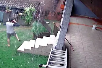 Moddergolf laat Braziliaans koppel rennen voor hun leven