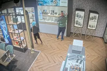 Juwelier in Veendam zet dief van horloge in het zonnetje