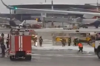Airbus van Aeroflot en de-icing voertuig in botsing op Sheremetyevo Airport in Moskou