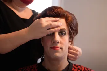 En zo schoot men de clip voor de Snollebollekes kersthit Beuk de ballen uit de boom