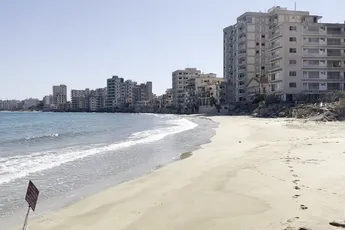 Een kijkje in de verboden spookstad Varosha, dat sinds kort te bezoeken is