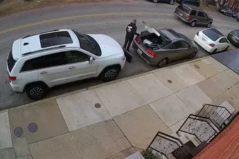 Oeps, dat was toch net iets te onhandig neergelegd in de achterbak