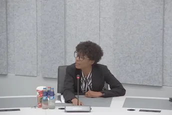 Sylvana Simons dient klacht in tegen voorzitter Tellegen wegens 'onbeschaafd voorzitterschap'