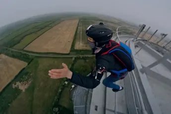 Basejump van 70 meter hoge toren in Bristol