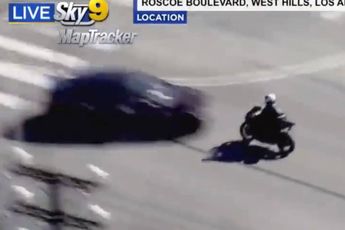 Live verslag van achtervolging gestolen motor in Los Angeles eindigt in schokkende beelden