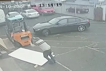 De bedoeling was een plank breken, maar het werd een mooie faal