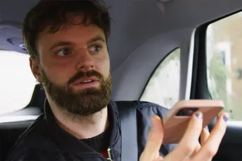 Hoe laat en waar: De uitzending van BOOS bekijk je om 16.00 uur op het Youtube kanaal van BOOS