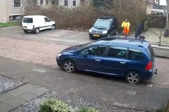"Zanger Rinus" heeft duidelijk moeite met fietsen