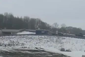 Auto in Amerikaanse staat Michigan vliegt echt net zoals in Hollywood-films