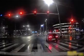 Karma voor auto die rood stoplicht pakt in Den Haag