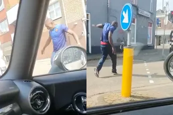 Man in Helmond steekt op een hele vrolijke manier de weg over
