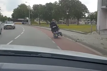Ondertussen in Eindhoven: Wheelie op scootmobiel op de openbare weg