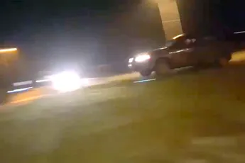 Ondertussen in Friesland: Rotonde kun je ook dwars door het midden nemen