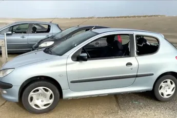 Storm Eunice heeft ook auto's gesloopt in Brouwersdam