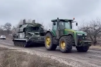 En weer slaat een Oekraïens boertje toe, Russische tank voor thuis
