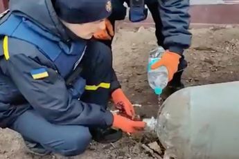 Roeien met de riemen die je hebt tijdens onklaar maken van Russische bom