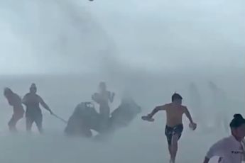 Waterhoos verandert in wervelwind en laat strandganger rennen aan Fort Myers Beach