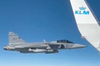 Zweedse luchtmacht vliegt even met KLM kist mee
