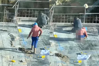 Kraanmachinist geniet van uitzicht op stringetje