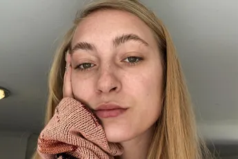 Stien den Hollander aka zangeres S10 topless in Vogue Nederland