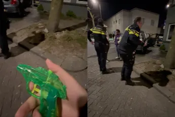 Agentje pesten met een waterpistool: 'Het regent of niet?'