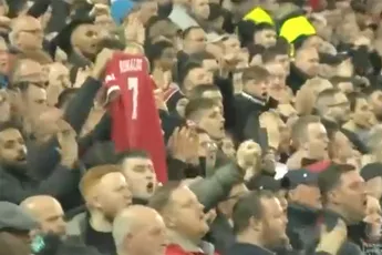 Kippenvel: Fans klappen massaal voor Cristiano Ronaldo in 7e minuut