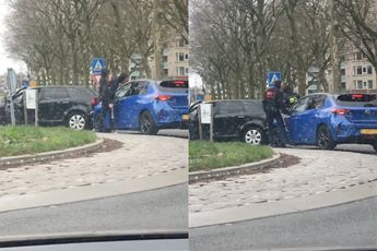 Man in Rotterdam wil amok maken in het verkeer, maar moeder Karma grijpt in