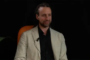 Viruswaarheid-voorman Willem Engel toch op sociale media en daarom opnieuw aangehouden