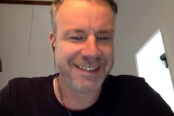 Rob Scheepers met zijn oneliners over Toine van Peperstraten, gezin met 12 kinderen en Telstar
