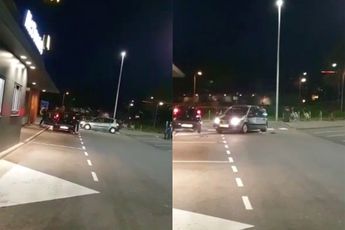 Auto ramt auto met kindje erin tijdens ruzie bij de Mac in Meppel