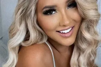 Moeder van 4 en Only Fans model Sara over de struggles van model zijn