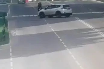 SUV bestuurder zag motorrijder niet aankomen sjezen