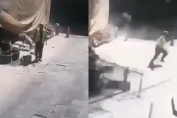 Oplettende bouwvakker kruipt door oog van de naald na instorten steiger in Moskou