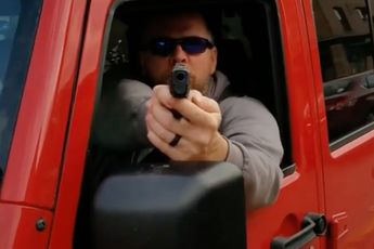Boze bestuurder trekt vuurwapen tijdens verkeersruzie
