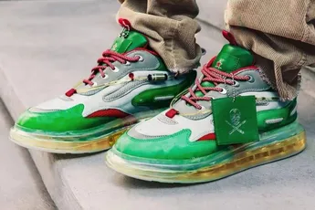 Heineken sneakers genaamd Heinekicks met bier in de zool