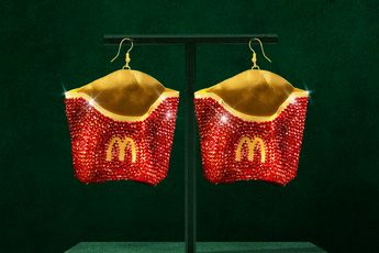 Litter & Glamour: McDonald’s komt met gouden sieraden van afval