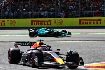 Max Verstappen start vanaf P14, komt als eerste over finish GP van Belgie