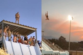 Waaghals springt van dak glijbaan in Frans waterpark