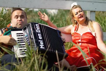 Zonder 'T Te Weten van Mel en Den