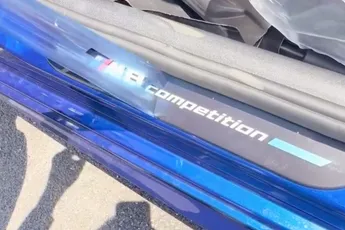 BMW M8 Competition uitpakken heeft wel wat