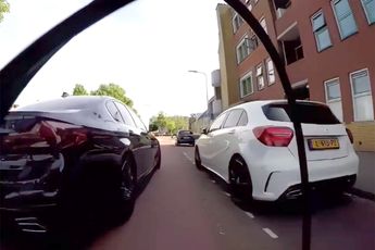 BMW gebruikt geen richtingaanwijzer, maar fietser wil rechts inhalen