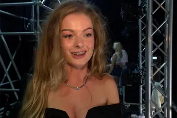 Boeren konden zich vergapen aan schaars geklede boerinnen tijdens Miss Boerin-verkiezing