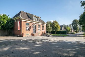 Huis op Funda hangt vol Nazi-verheerlijkingen, zoals tekst van ingang concentratiekamp Buchenwald