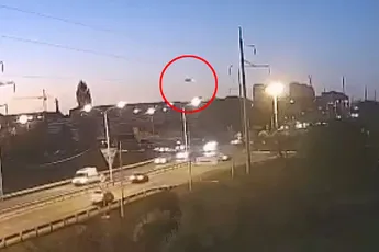 Moment vastgelegd dat Soe-34 straaljager in Russische flat crasht