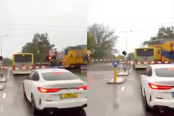 Beelden trein rijdt bus kapot op spoorwegovergang in Bergen op Zoom