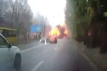 Russische raketaanval in Dnipro vastgelegd met dashcam